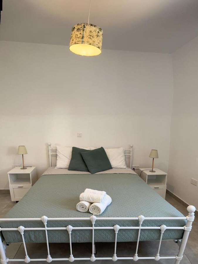 Blue Seaview Appartments Paphos Exterior foto
