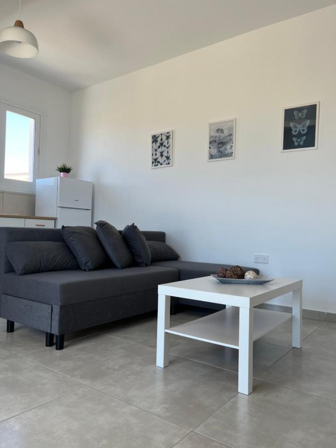 Blue Seaview Appartments Paphos Exterior foto